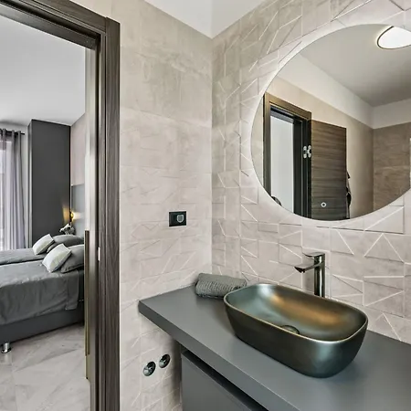 Delecto By Interhome Pula