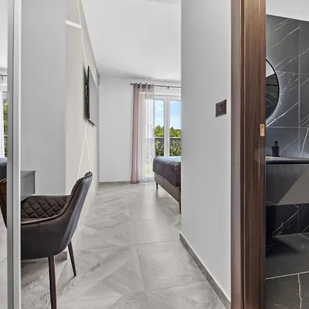 Delecto By Interhome Пула