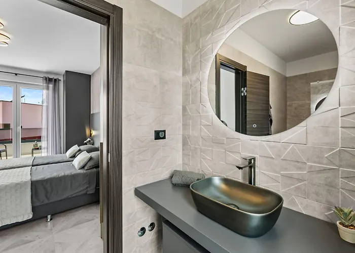 Delecto By Interhome Pula