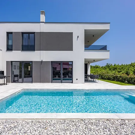 Delecto By Interhome Pola