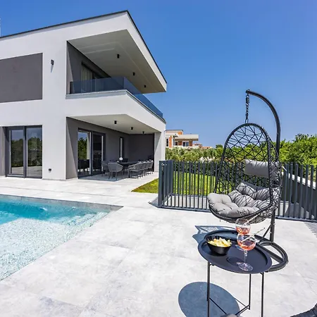 Delecto By Interhome * Pola