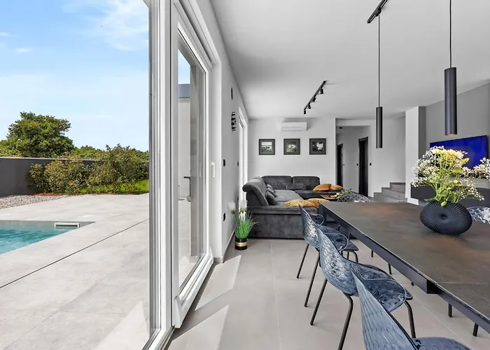 Villa Delecto By Interhome Pola